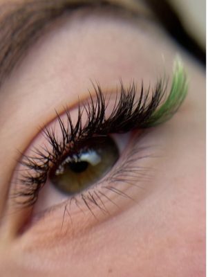خدمات مژه در قزوین | سالن ملکه زیبایی